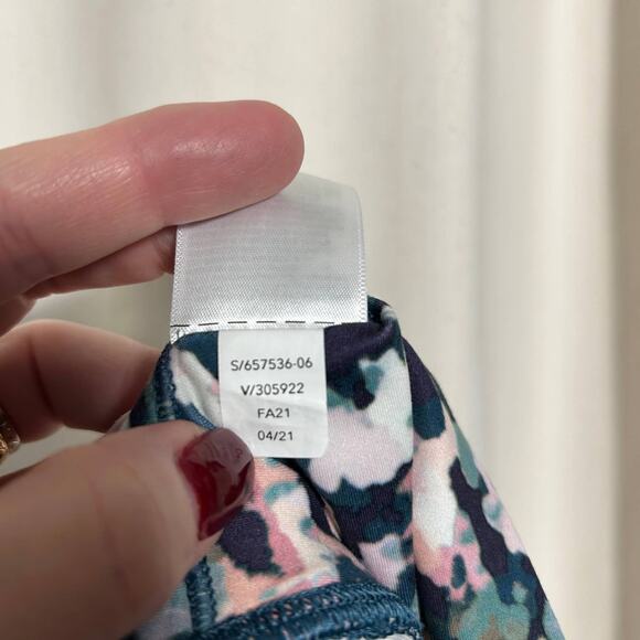 Athleta Salutation Stash Pocket 7/8 Leggings Multi-colored Womens XS - Picture 7 of 11